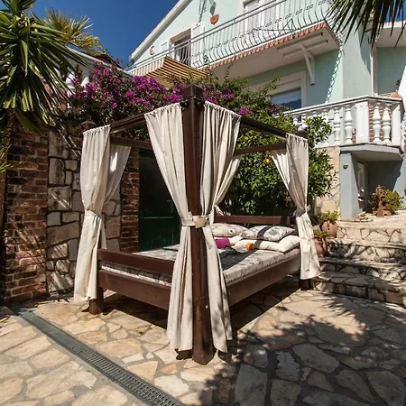 Cozy In With Kitchen * Maslenica